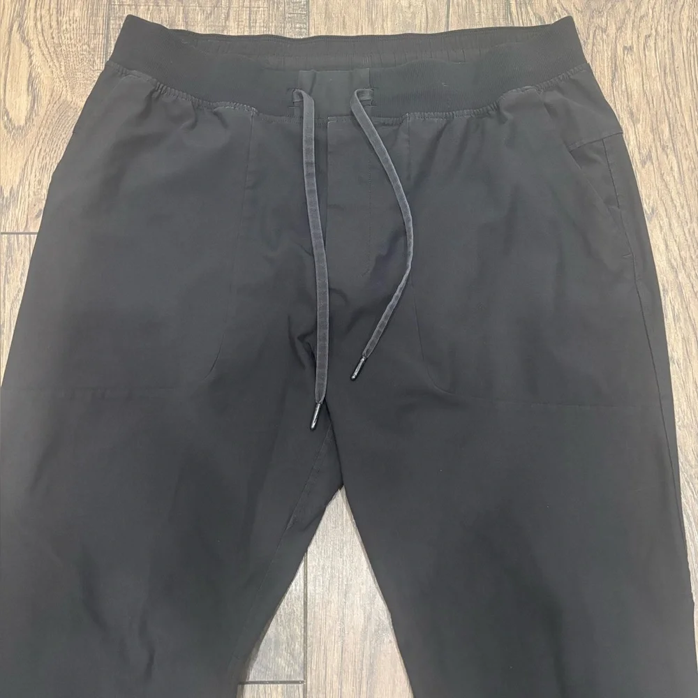 lululemon athletica Black ABC XL Joggers. 28 inseam. - Picture 3 of 5